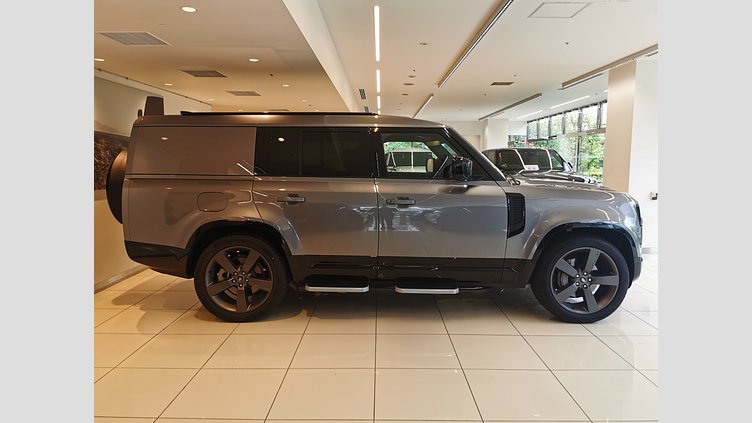 2024 認定中古車 Land Rover Defender 130 Eiger Grey 3.0L　ディーゼルターボ OUTBOUND　D300