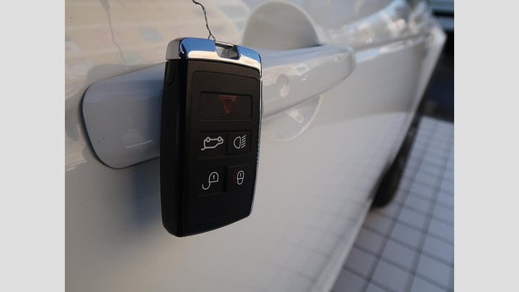 2020 認定中古車 Land Rover Discovery Sport Fuji White ガソリン Ｓ ２００ＰＳ