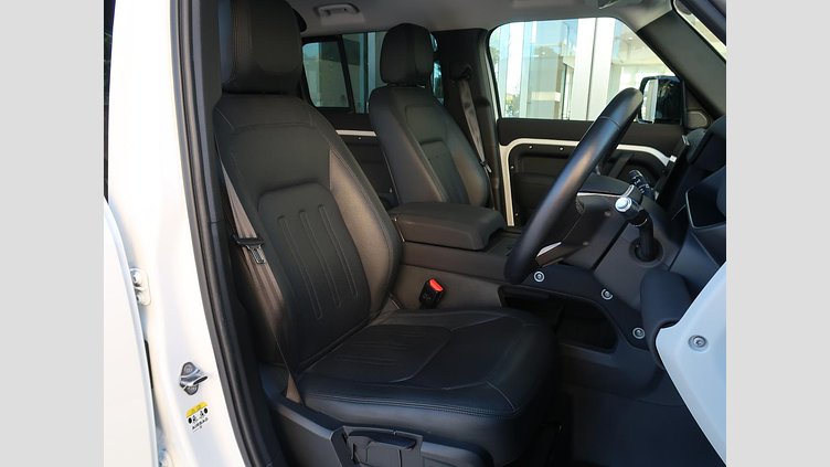 2022 認定中古車 Land Rover Defender 110 Fuji White ディーゼル １１０Ｓ Ｄ３００ コイルサスペンション装着車