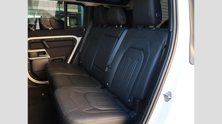 2022 認定中古車 Land Rover Defender 110 Fuji White ディーゼル １１０Ｓ Ｄ３００ コイルサスペンション装着車