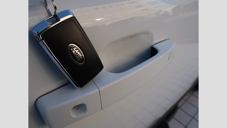 2022 認定中古車 Land Rover Defender 110 Fuji White ディーゼル １１０Ｓ Ｄ３００ コイルサスペンション装着車