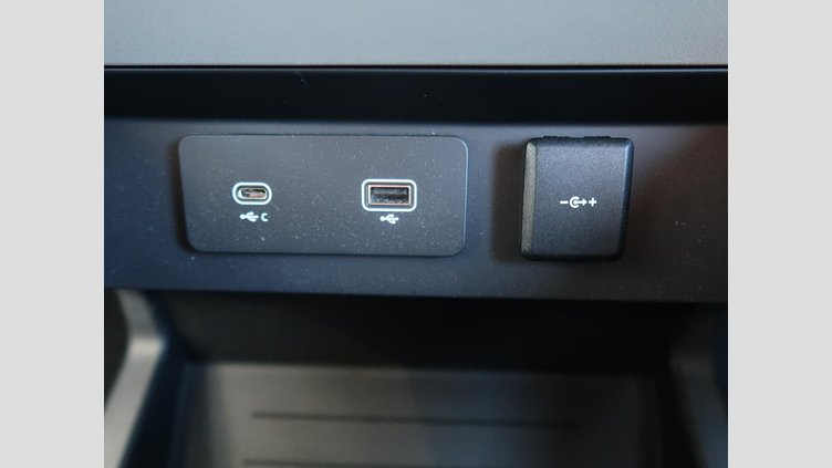 2022 認定中古車 Land Rover Defender 110 Fuji White ディーゼル １１０Ｓ Ｄ３００ コイルサスペンション装着車