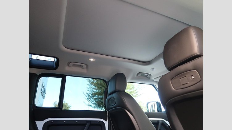 2022 認定中古車 Land Rover Defender 110 Fuji White ディーゼル １１０Ｓ Ｄ３００ コイルサスペンション装着車