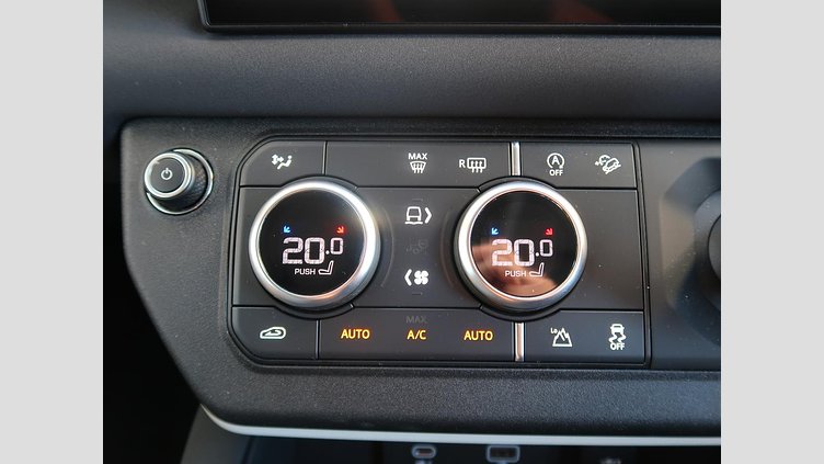 2022 認定中古車 Land Rover Defender 110 Fuji White ディーゼル １１０Ｓ Ｄ３００ コイルサスペンション装着車