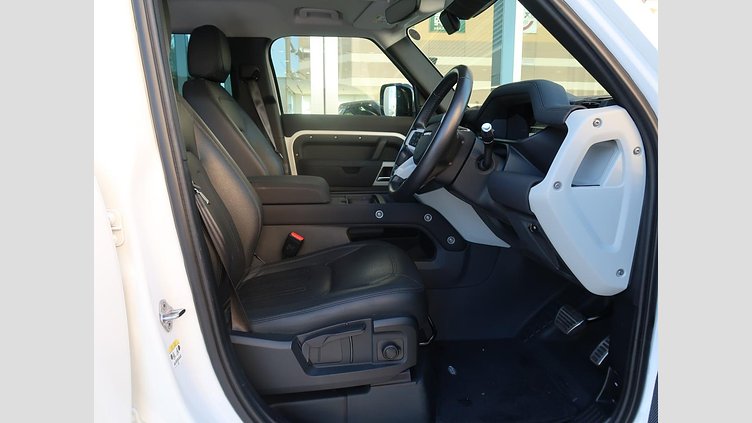 2022 認定中古車 Land Rover Defender 110 Fuji White ディーゼル １１０Ｓ Ｄ３００ コイルサスペンション装着車