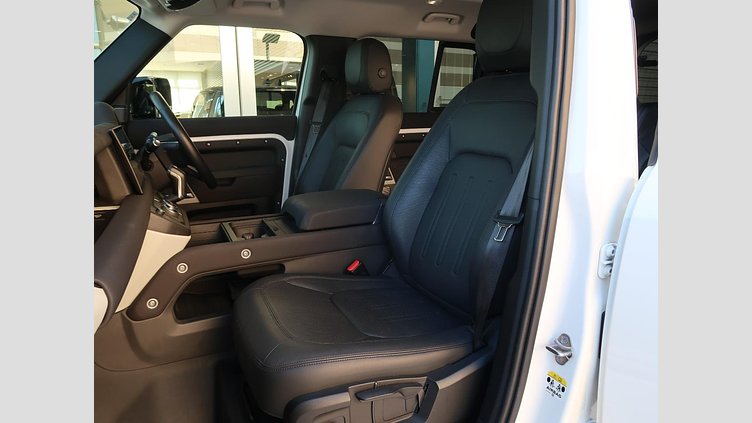 2022 認定中古車 Land Rover Defender 110 Fuji White ディーゼル １１０Ｓ Ｄ３００ コイルサスペンション装着車