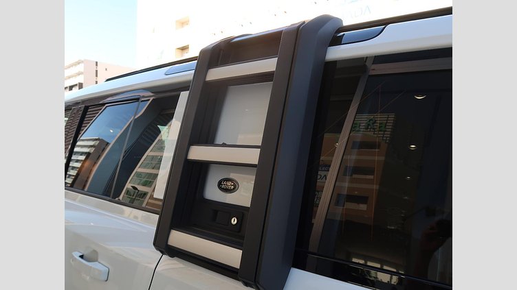 2022 認定中古車 Land Rover Defender 110 Fuji White ディーゼル １１０Ｓ Ｄ３００ コイルサスペンション装着車