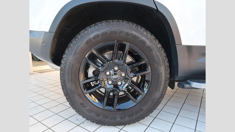 2022 認定中古車 Land Rover Defender 110 Fuji White ディーゼル １１０Ｓ Ｄ３００ コイルサスペンション装着車