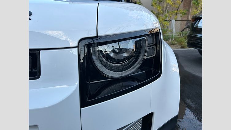 2024 認定中古車 Land Rover Defender 110 Fuji White 2.0L　P300 SE