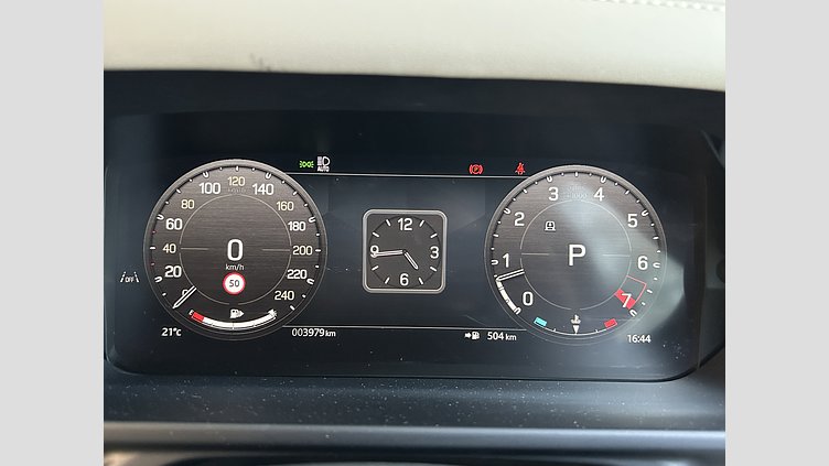 2024 認定中古車 Land Rover Defender 110 Fuji White 2.0L　P300 SE