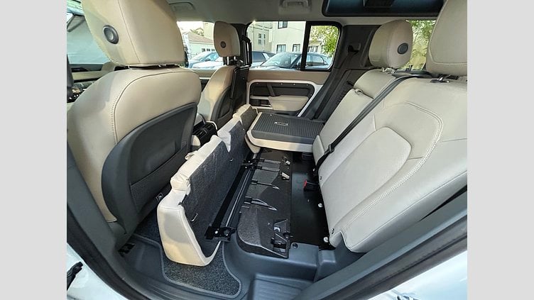 2024 認定中古車 Land Rover Defender 110 Fuji White 2.0L　P300 SE