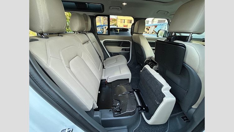 2024 認定中古車 Land Rover Defender 110 Fuji White 2.0L　P300 SE