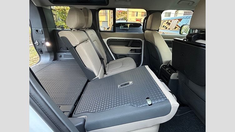 2024 認定中古車 Land Rover Defender 110 Fuji White 2.0L　P300 SE