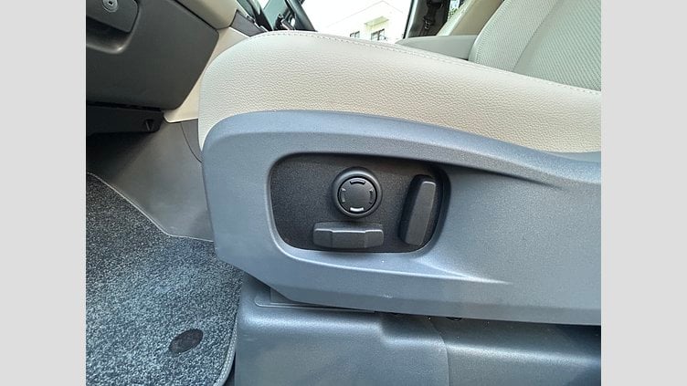 2024 認定中古車 Land Rover Defender 110 Fuji White 2.0L　P300 SE