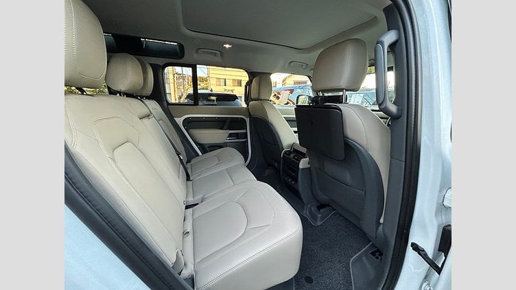 2024 認定中古車 Land Rover Defender 110 Fuji White 2.0L　P300 SE