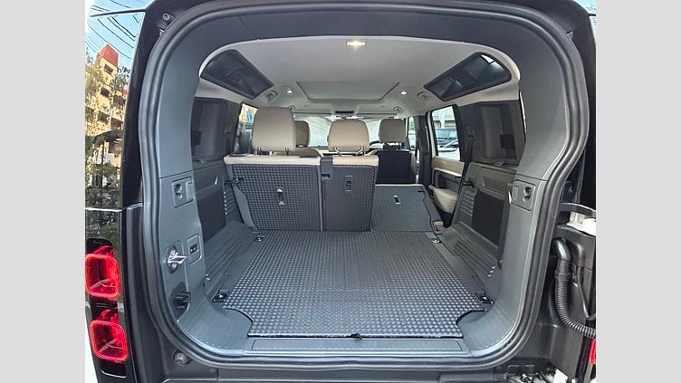 2024 認定中古車 Land Rover Defender 110 Fuji White 2.0L　P300 SE