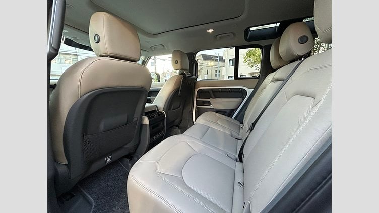 2024 認定中古車 Land Rover Defender 110 Fuji White 2.0L　P300 SE