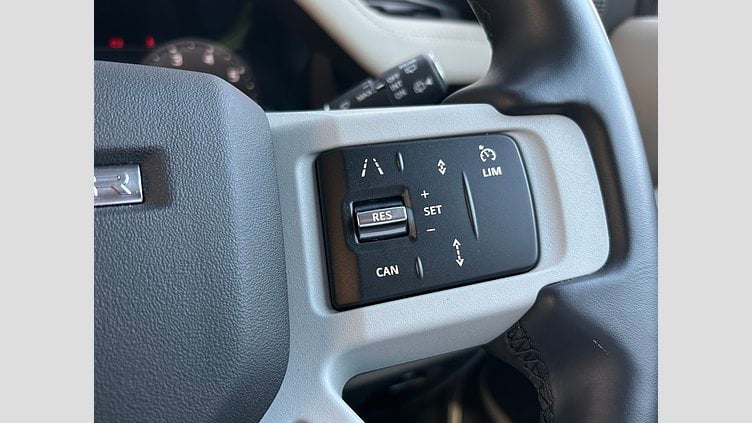 2024 認定中古車 Land Rover Defender 110 Fuji White 2.0L　P300 SE