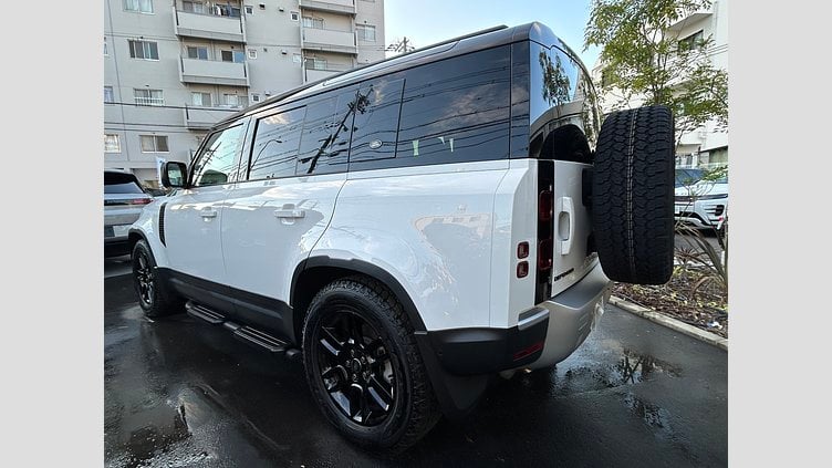 2024 認定中古車 Land Rover Defender 110 Fuji White 2.0L　P300 SE