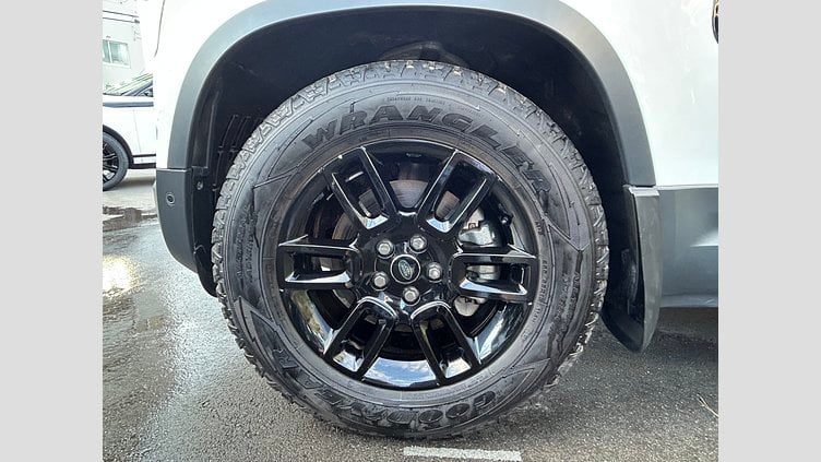 2024 認定中古車 Land Rover Defender 110 Fuji White 2.0L　P300 SE