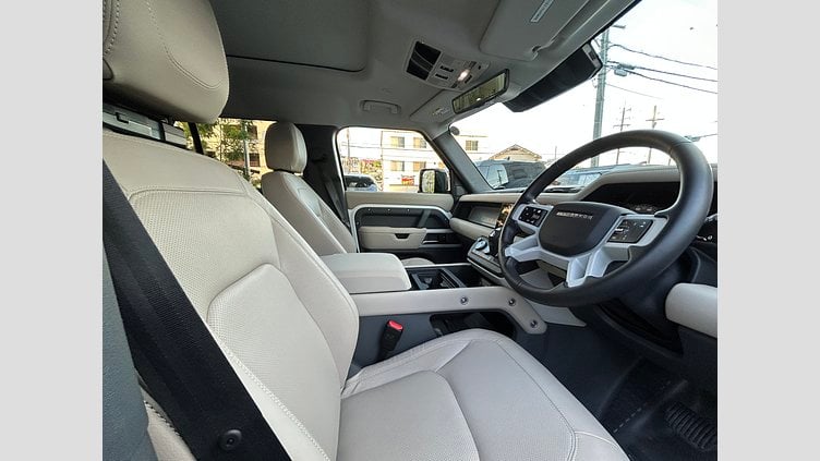 2024 認定中古車 Land Rover Defender 110 Fuji White 2.0L　P300 SE