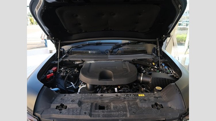 2023 認定中古車 Land Rover Defender 110 Santorini Black ディーゼル １１０イースナーエディション