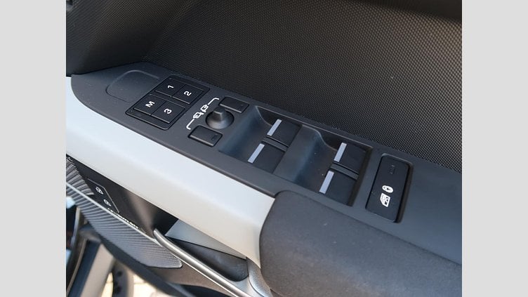 2023 認定中古車 Land Rover Defender 110 Santorini Black ディーゼル １１０イースナーエディション