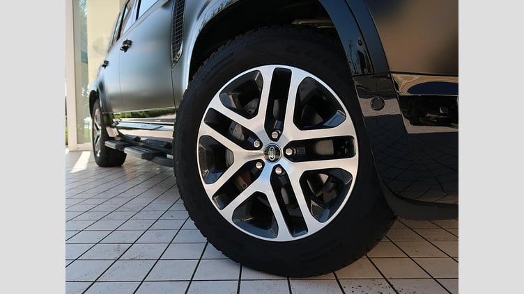 2023 認定中古車 Land Rover Defender 110 Santorini Black ディーゼル １１０イースナーエディション