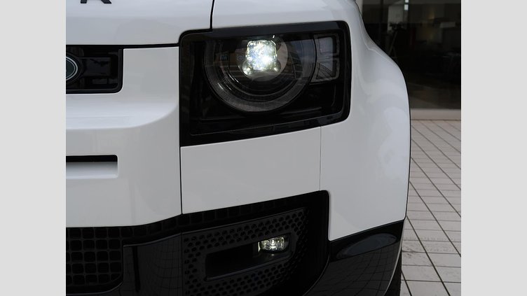 2025 認定中古車 Land Rover Defender 110 Fuji White ディーゼル １１０Ｘ－ダイナミックＳＥ Ｄ３００ エアサスペンション装着車