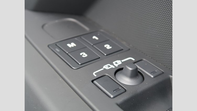 2025 認定中古車 Land Rover Defender 110 Fuji White ディーゼル １１０Ｘ－ダイナミックＳＥ Ｄ３００ エアサスペンション装着車