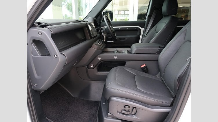 2025 認定中古車 Land Rover Defender 110 Fuji White ディーゼル １１０Ｘ－ダイナミックＳＥ Ｄ３００ エアサスペンション装着車