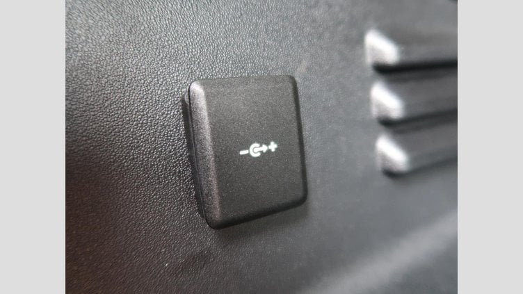 2025 認定中古車 Land Rover Defender 110 Fuji White ディーゼル １１０Ｘ－ダイナミックＳＥ Ｄ３００ エアサスペンション装着車