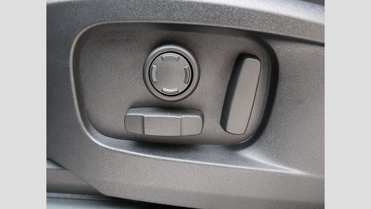 2025 認定中古車 Land Rover Defender 110 Fuji White ディーゼル １１０Ｘ－ダイナミックＳＥ Ｄ３００ エアサスペンション装着車