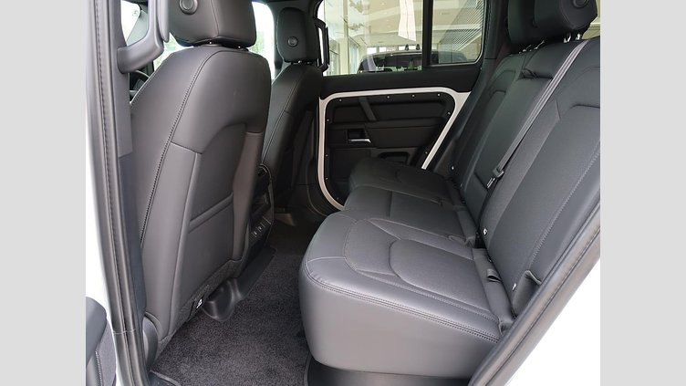 2025 認定中古車 Land Rover Defender 110 Fuji White ディーゼル １１０Ｘ－ダイナミックＳＥ Ｄ３００ エアサスペンション装着車