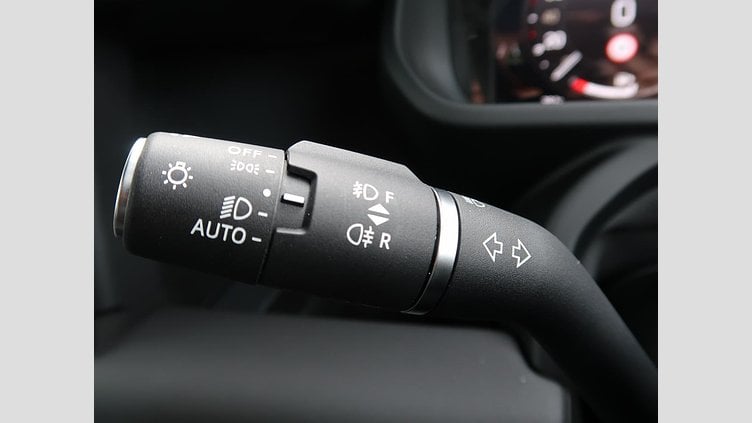 2025 認定中古車 Land Rover Defender 110 Fuji White ディーゼル １１０Ｘ－ダイナミックＳＥ Ｄ３００ エアサスペンション装着車