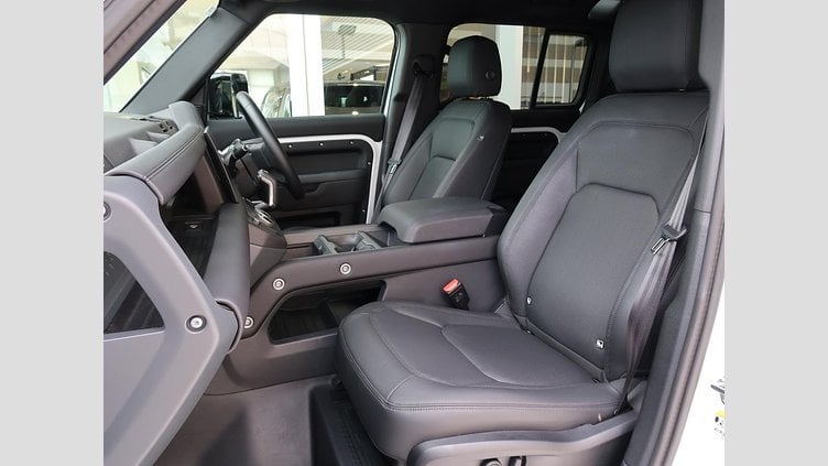 2025 認定中古車 Land Rover Defender 110 Fuji White ディーゼル １１０Ｘ－ダイナミックＳＥ Ｄ３００ エアサスペンション装着車