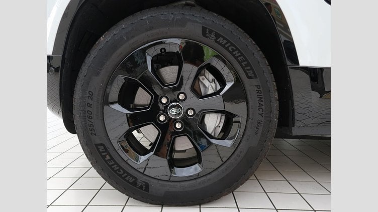 2025 認定中古車 Land Rover Defender 110 Fuji White ディーゼル １１０Ｘ－ダイナミックＳＥ Ｄ３００ エアサスペンション装着車