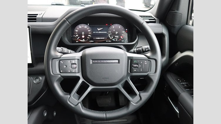 2025 認定中古車 Land Rover Defender 110 Fuji White ディーゼル １１０Ｘ－ダイナミックＳＥ Ｄ３００ エアサスペンション装着車