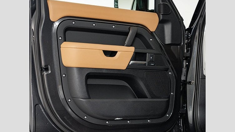 2024 認定中古車 Land Rover Defender 110 Carpathian Grey ディーゼル ＸダイナミックＨＳＥ