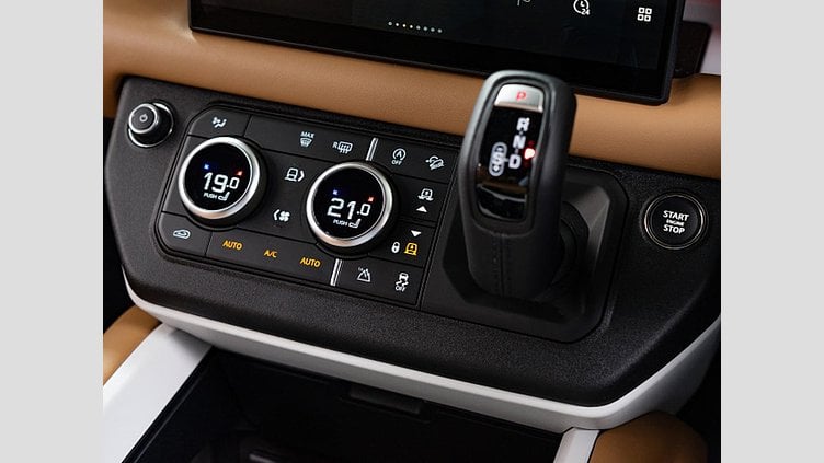 2024 認定中古車 Land Rover Defender 110 Carpathian Grey ディーゼル ＸダイナミックＨＳＥ