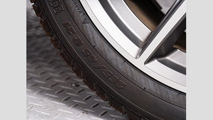 Range Rover Velar 35