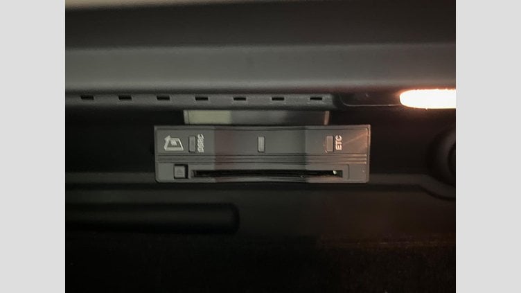 2021 認定中古車 Jaguar XF Narvik Black 2WD スポーツブレイク　プレステージ