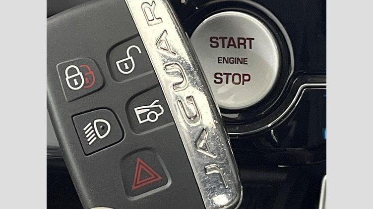 2021 認定中古車 Jaguar XF Narvik Black 2WD スポーツブレイク　プレステージ