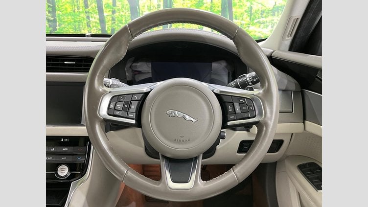 2021 認定中古車 Jaguar XF Narvik Black 2WD スポーツブレイク　プレステージ