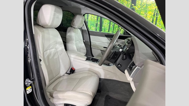 2021 認定中古車 Jaguar XF Narvik Black 2WD スポーツブレイク　プレステージ