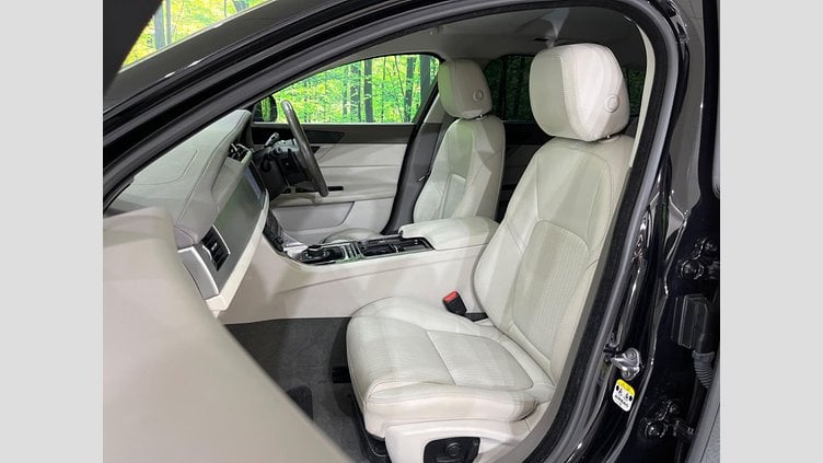 2021 認定中古車 Jaguar XF Narvik Black 2WD スポーツブレイク　プレステージ