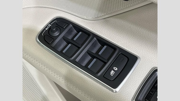 2021 認定中古車 Jaguar XF Narvik Black 2WD スポーツブレイク　プレステージ