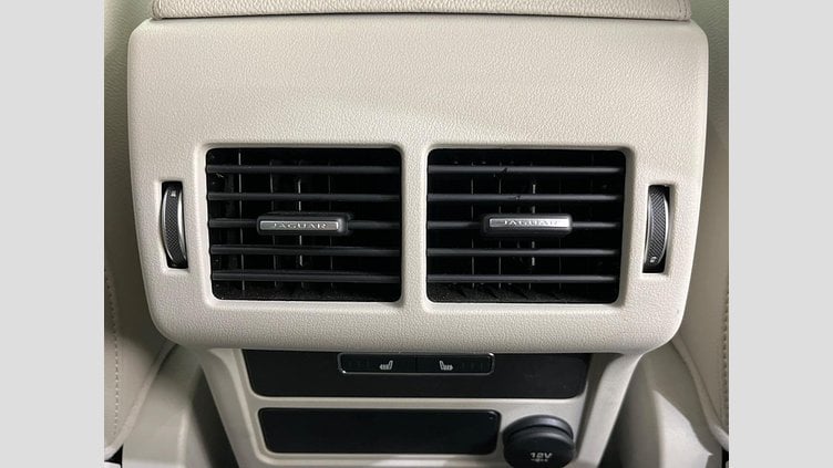 2021 認定中古車 Jaguar XF Narvik Black 2WD スポーツブレイク　プレステージ