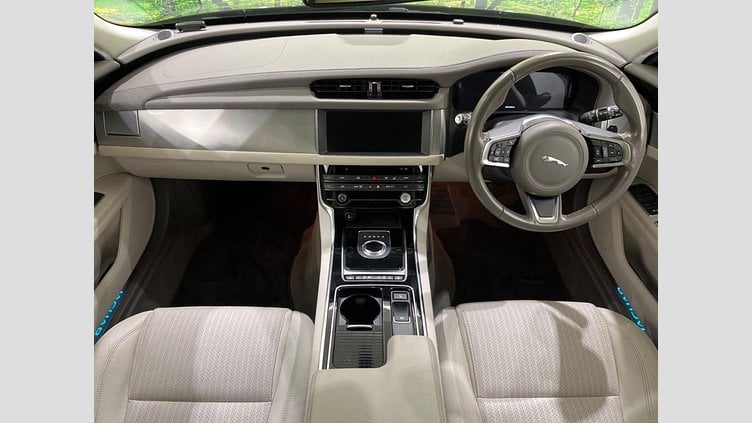 2021 認定中古車 Jaguar XF Narvik Black 2WD スポーツブレイク　プレステージ