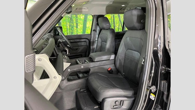 2024 認定中古車 Land Rover Defender 110 Santorini Black P300　PT204 SE